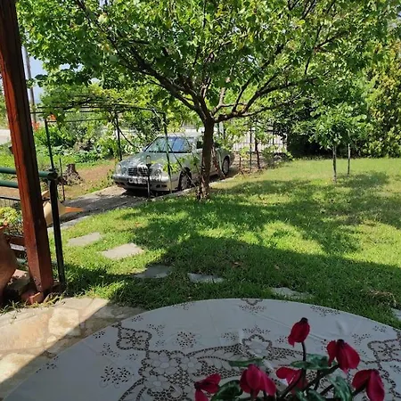Summer House 150m From The For 5 Persons. Case de vacanță Sozopoli
