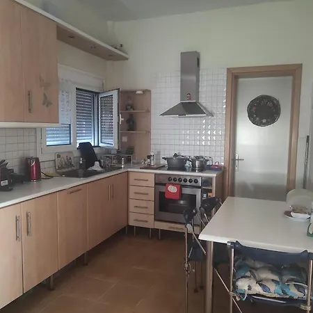 Summer House 150m From The For 5 Persons. בית נופש